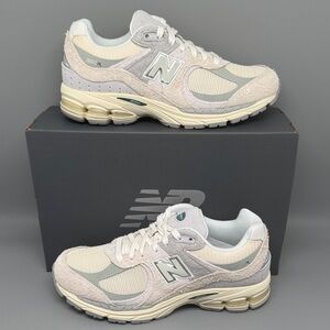New Balance 2002R M2002REK Beige Grey Running Shoes Men's Sz‎ 6.5 Women Sz 8D
